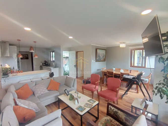 Moderna Casa en San Joaquín: UF 6.300 (178001)