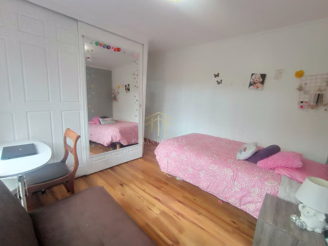 Moderna Casa en San Joaquín: UF 6.300 (178001)
