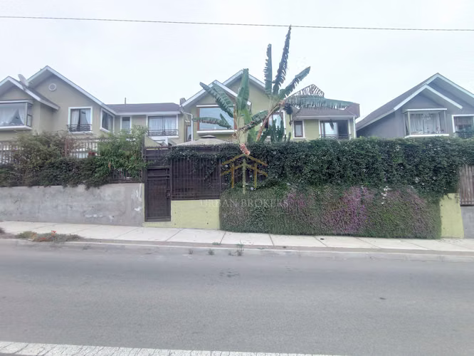 Moderna Casa en San Joaquín: UF 6.300 (178001)
