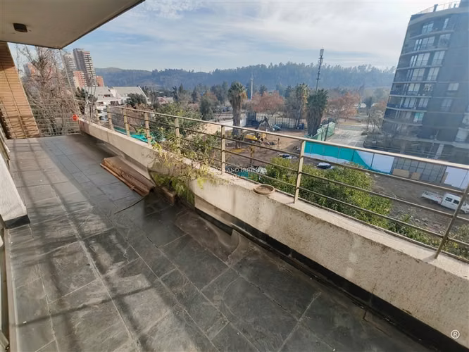 2 estacionamientos 140m2 Vitacura