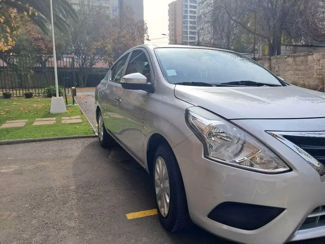 Nissan Versa Sense 2020 mecánico Excelente Estado