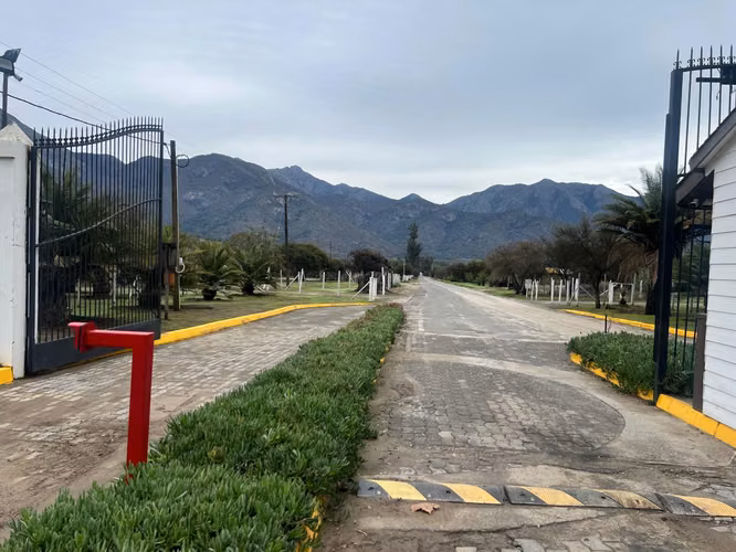 PARCELA RODEADA DE BOSQUE NATIVO, RESERVA ECOLOGICA OASIS DE LA CAMPANA