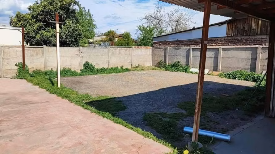 Casa en Venta con amplio terreno - Imagen 2