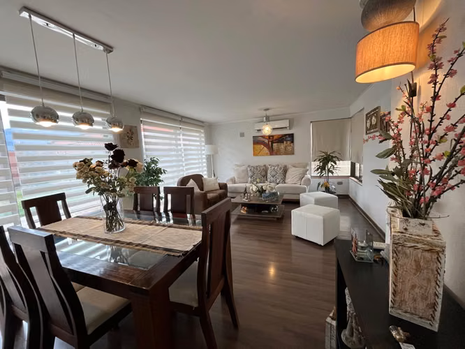 SE VENDE AMPLIA Y MODERNA CASA . MACHALÍ