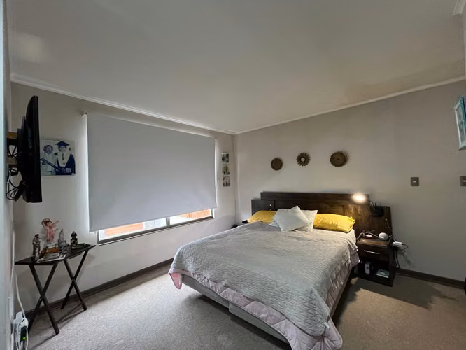SE VENDE AMPLIA Y MODERNA CASA . MACHALÍ