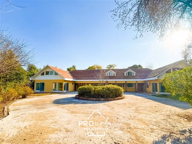 Casa en venta de 11 dorm. en Colina
