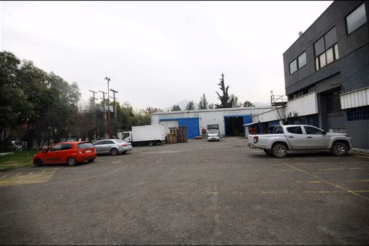 BODEGA Américo Vespucio // Metro Vespucio Norte // Barrio Industrial El Rosal