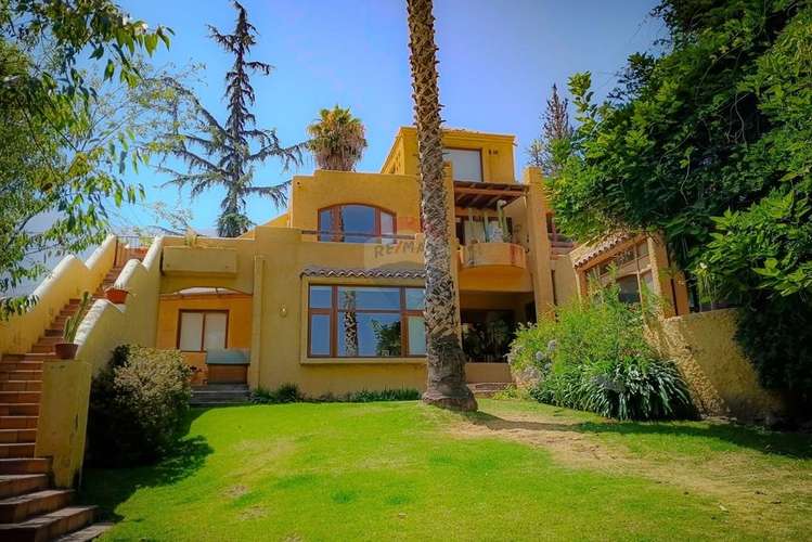 Gran casa con vistas panorámicas a santiago