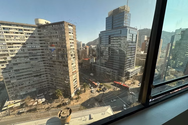 Oficina renovada, 20 m2. 2b, metro p.valdivia