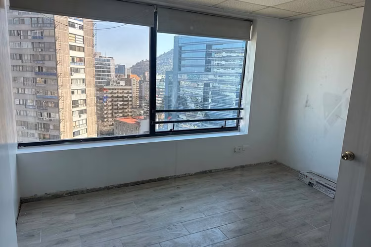 Oficina renovada, 20 m2. 2b, metro p.valdivia