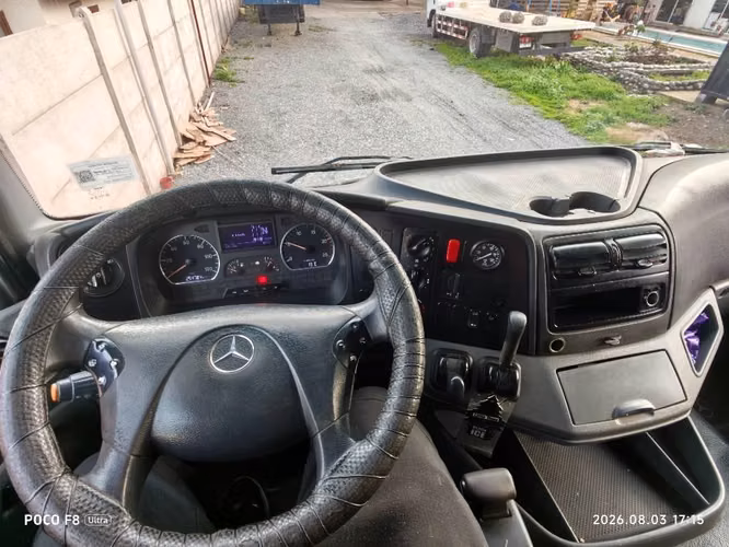 Mercedes Benz axor 1935  6x2 automático