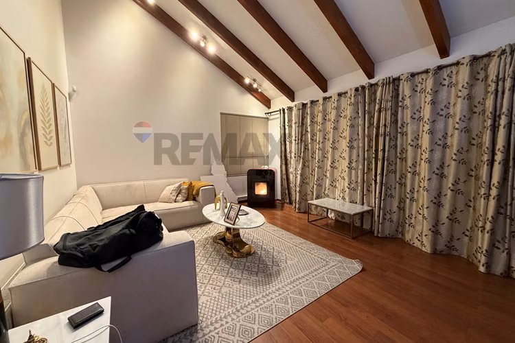 Preciosa casa con gran terreno en condominio - Imagen 4