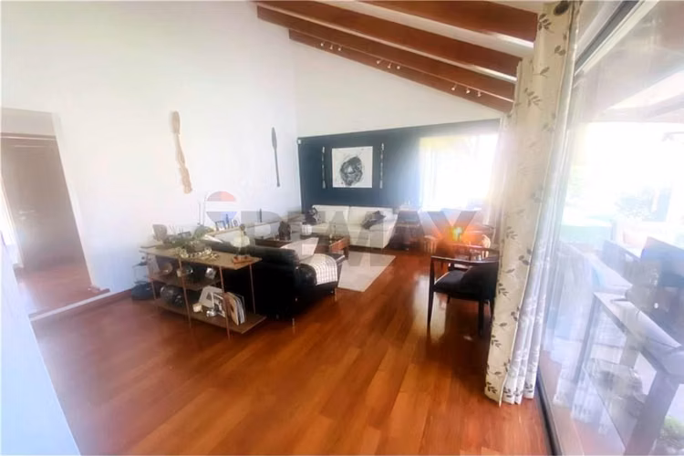 Preciosa casa con gran terreno en condominio - Imagen 3
