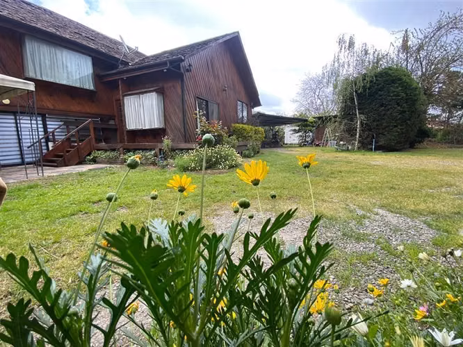 CASA Uso exclusivamente residencial/familiar. NO APTO PARA FUNDACIONES NI CENTROS DE REHABILITACIÓN O SIMILARES