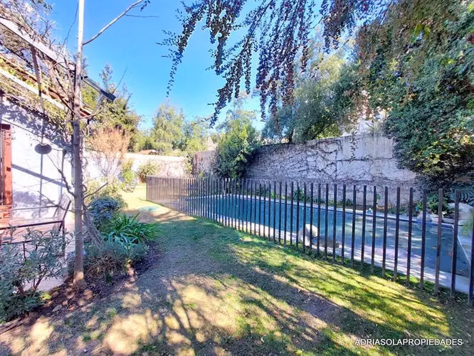 4D 3B escritorio, piscina, sala estar 215 en 800 de terreno
