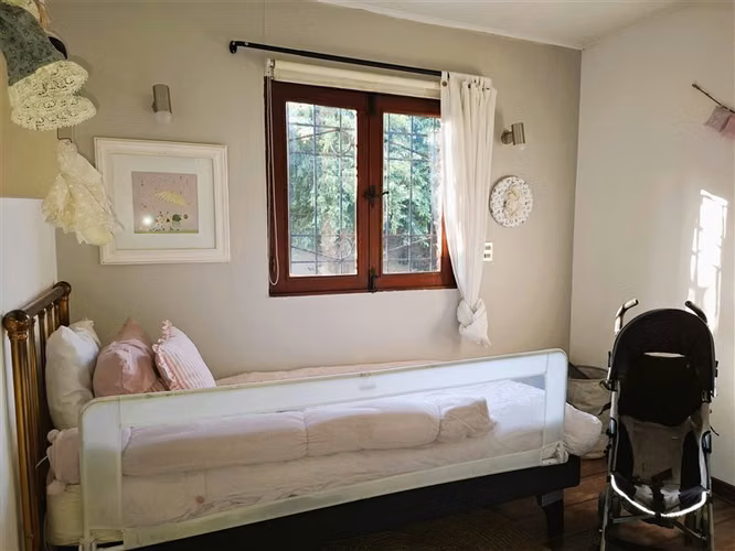 4D 3B escritorio, piscina, sala estar 215 en 800 de terreno