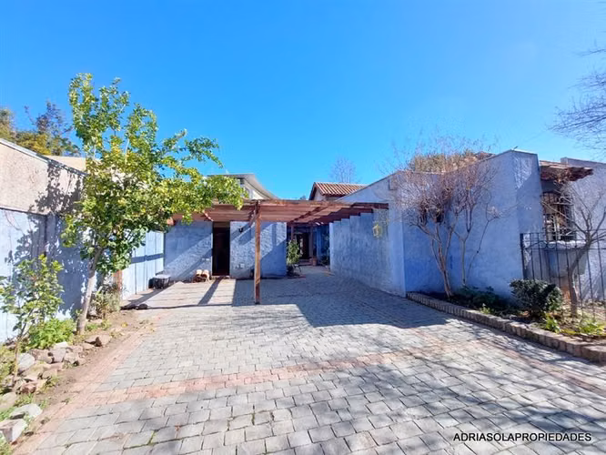 4D 3B escritorio, piscina, sala estar 215 en 800 de terreno