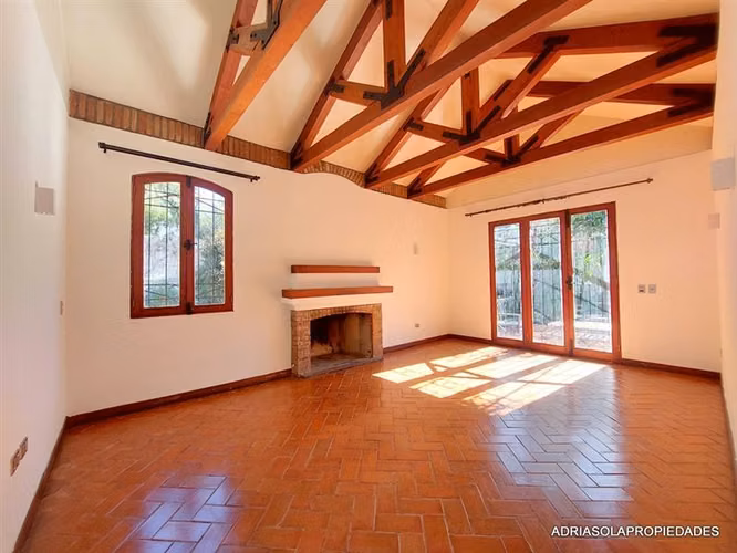4D 3B escritorio, piscina, sala estar 215 en 800 de terreno