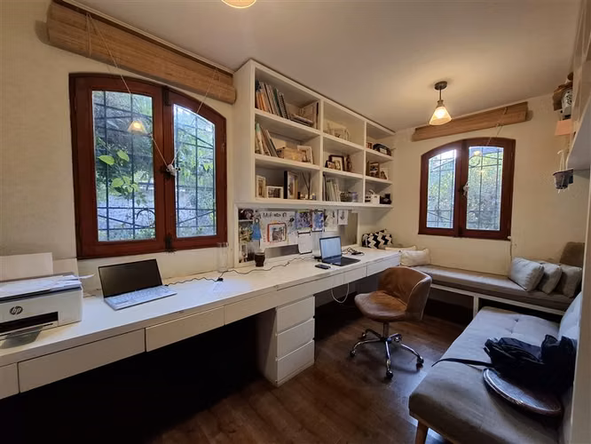 4D 3B escritorio, piscina, sala estar 215 en 800 de terreno
