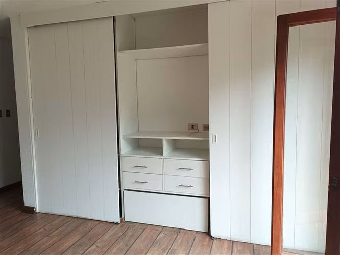 4D 3B escritorio, piscina, sala estar 215 en 800 de terreno
