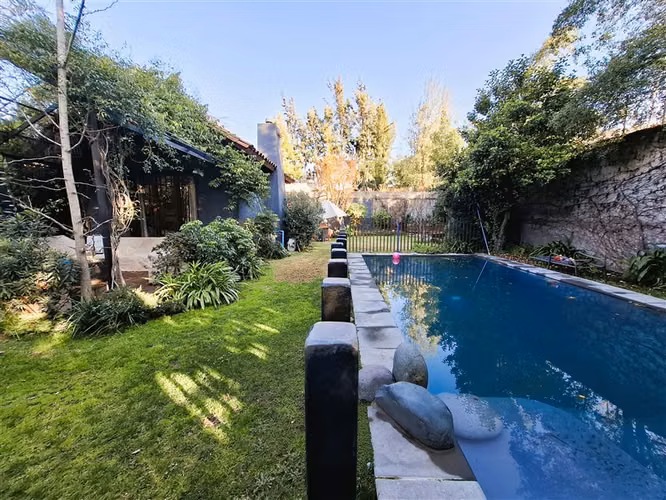 4D 3B escritorio, piscina, sala estar 215 en 800 de terreno