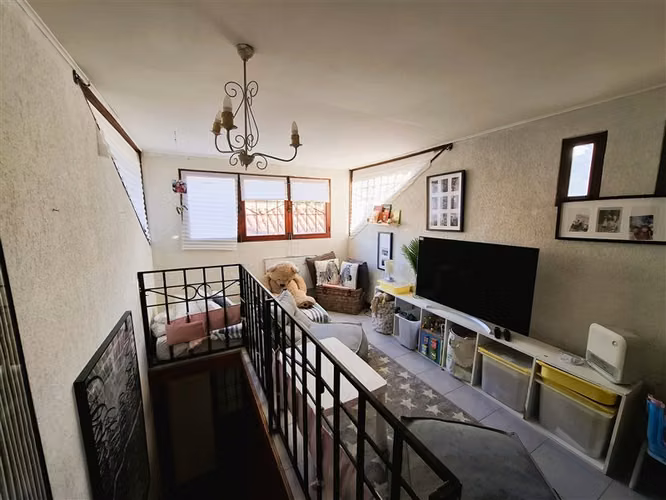 4D 3B escritorio, piscina, sala estar 215 en 800 de terreno