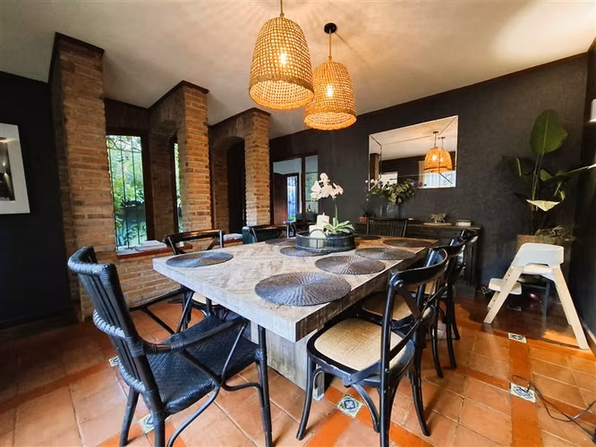 4D 3B escritorio, piscina, sala estar 215 en 800 de terreno