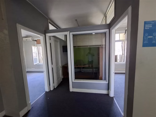 PHILLIPS 56; 8 privados 4 amplias salas, 8 baños en 502 m2