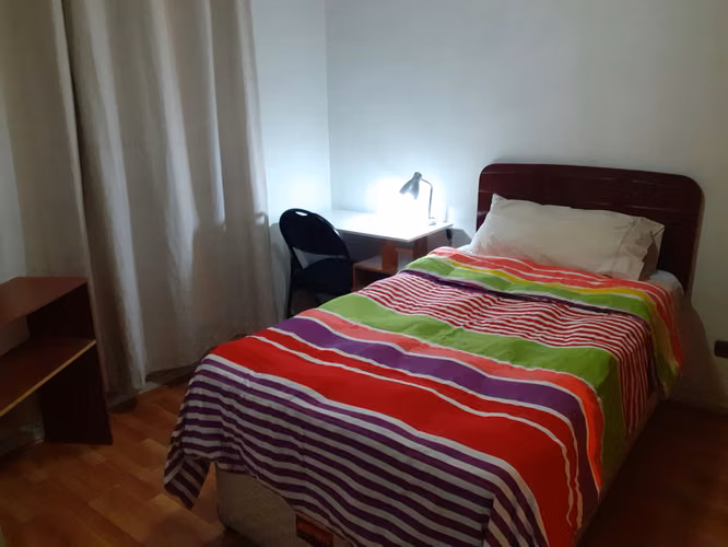 Habitación grande solo estudiantes