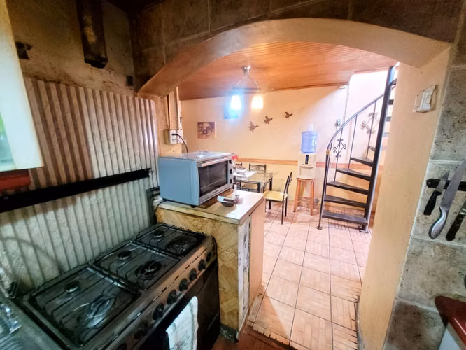 Se Vende Amplia Casa Cercana a Plaza Maipú