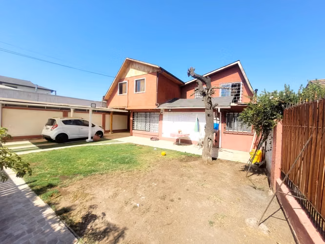 Se Vende Amplia Casa Cercana a Plaza Maipú