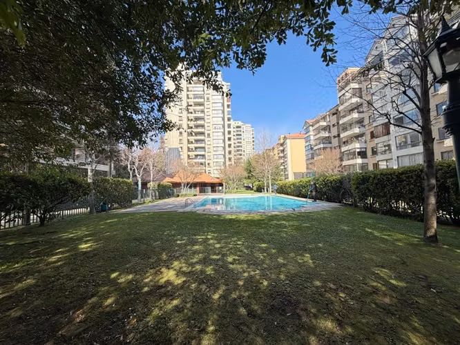 Departamento en venta de 2 dorm. en Las Condes