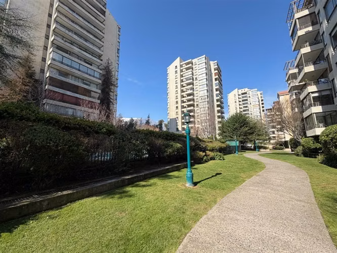 Departamento en venta de 2 dorm. en Las Condes