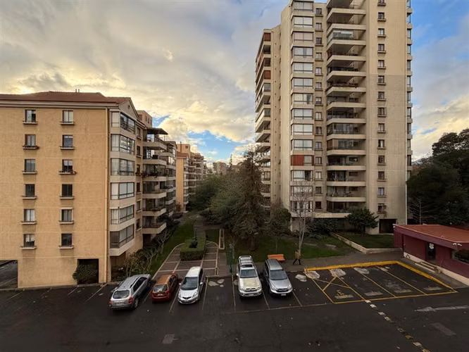 Departamento en venta de 2 dorm. en Las Condes