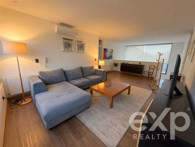 Casa en Arriendo. Chamisero. 6D+5B, con pieza de servicio