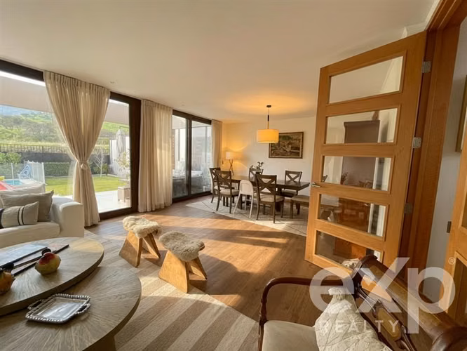 Casa en Arriendo. Chamisero. 6D+5B, con pieza de servicio