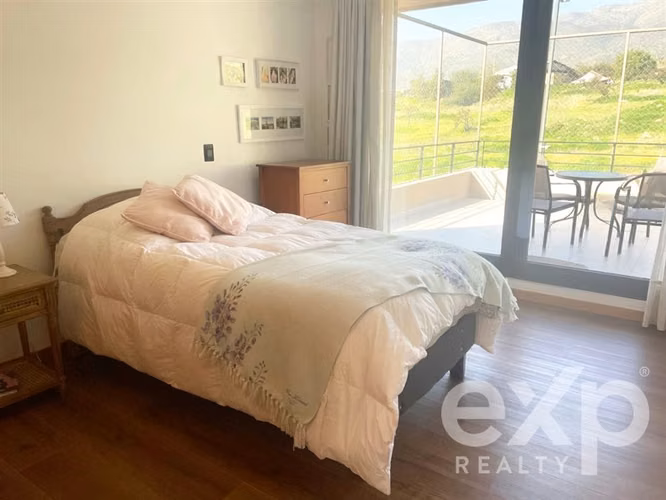 Casa en Arriendo. Chamisero. 6D+5B, con pieza de servicio
