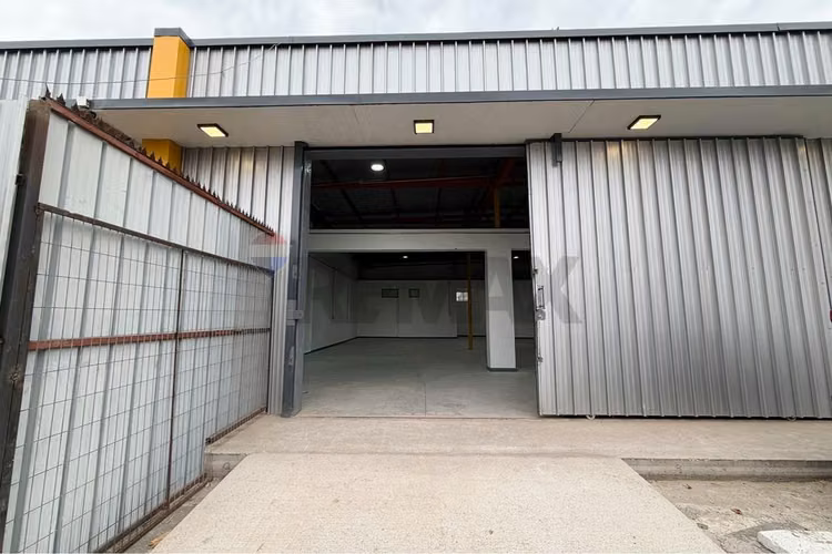 Bodega en arriendo en colina - 150 m2 + oficina