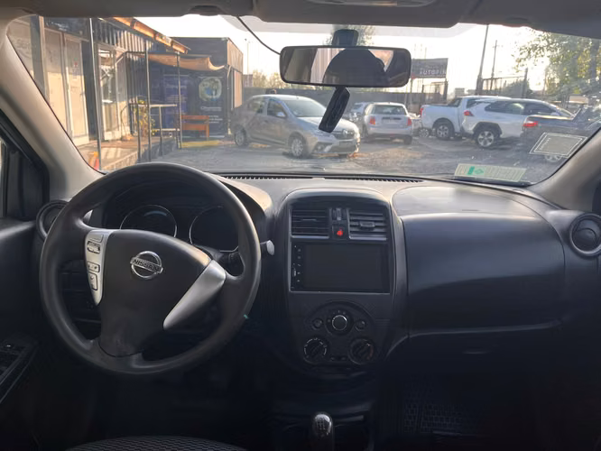 NISSAN VERSA AÑO 2020