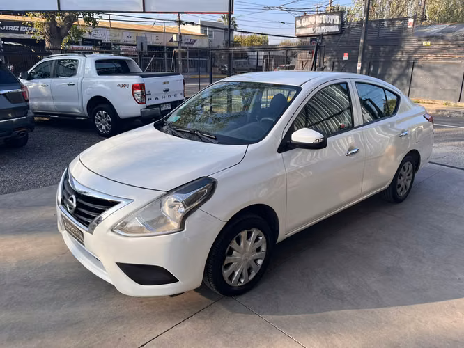 NISSAN VERSA AÑO 2020