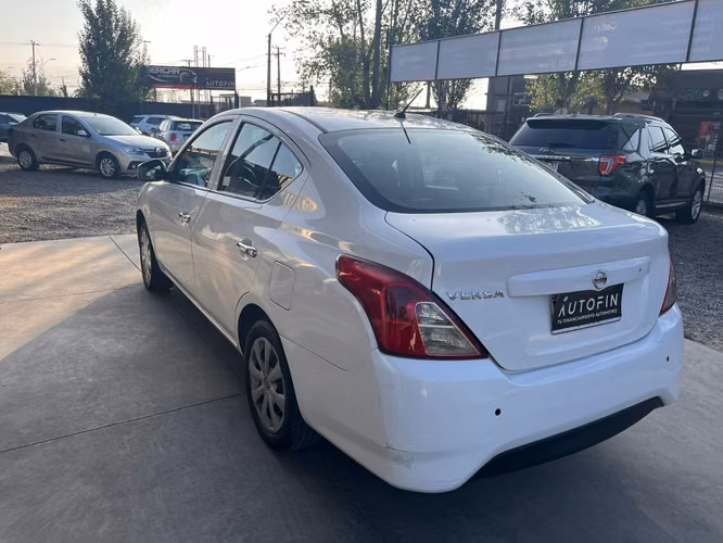 NISSAN VERSA AÑO 2020