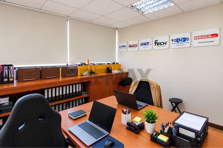 Oficina en venta san miguel con estacionamiento