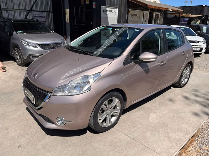 PEUGEOT 208 AÑO 2013