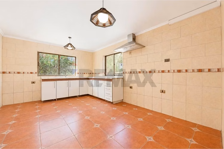 Oportunidad única en condominio lampa 7d+6b
