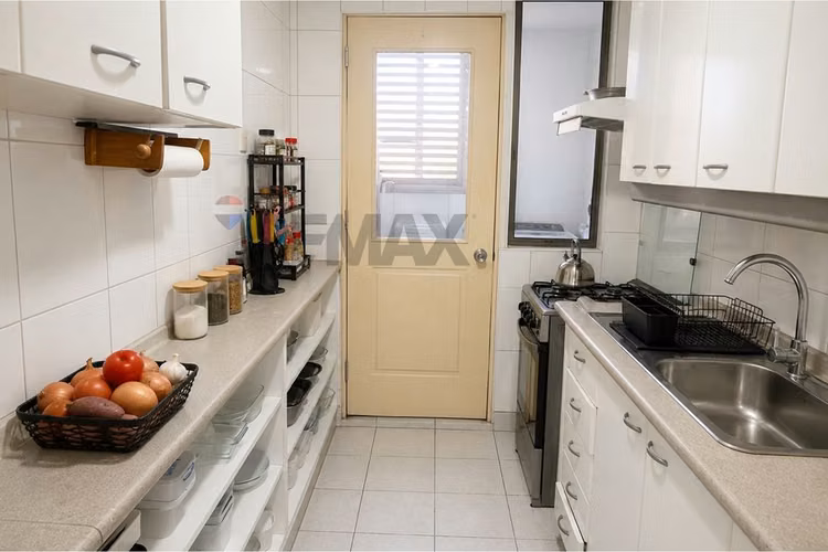 Depto con balcón para remodelar - Imagen 3