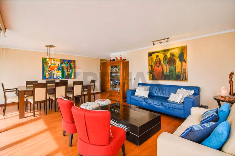 En venta amplio dpto de 4 dorm.  en las condes