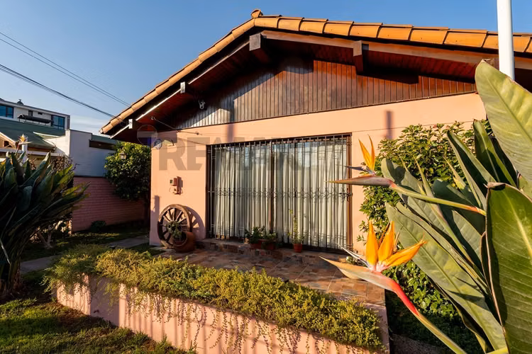 Metro simón bolívar / 4d / 2b/ 1e / 315 m2 terreno