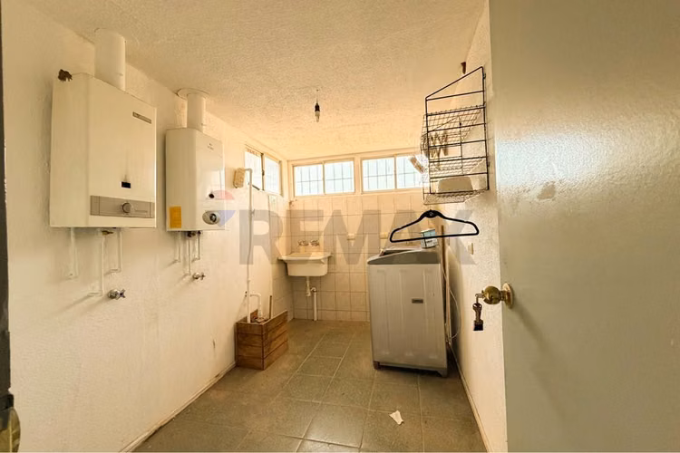 Parcela con casa luminosa y gran terreno