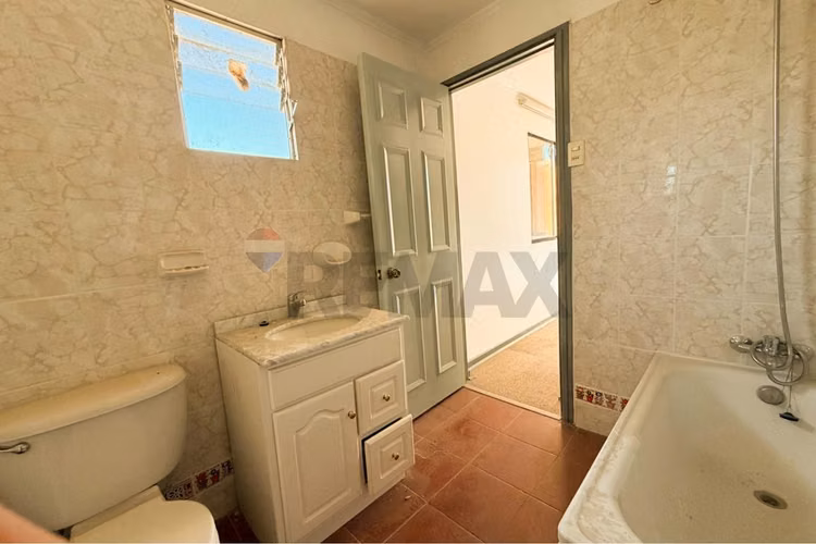 Parcela con casa luminosa y gran terreno