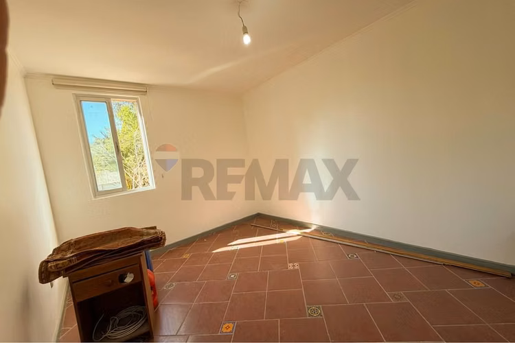 Parcela con casa luminosa y gran terreno